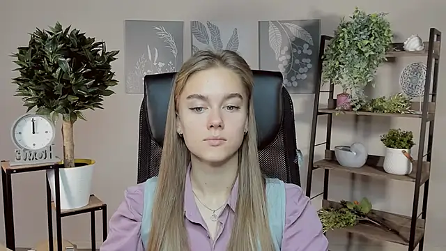 JuneWoods online show from November 12, 7:42 am