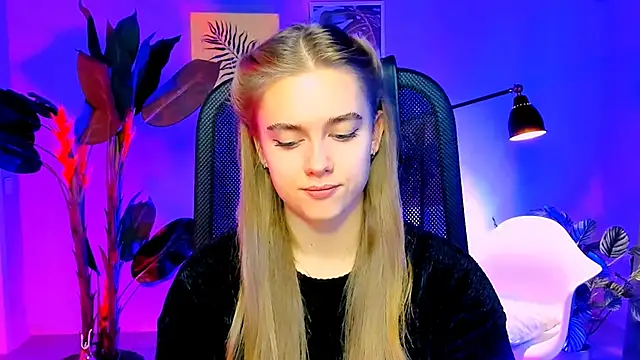 JuneWoods online show from November 27, 6:04 am