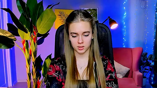 JuneWoods online show from January 19, 9:24 am