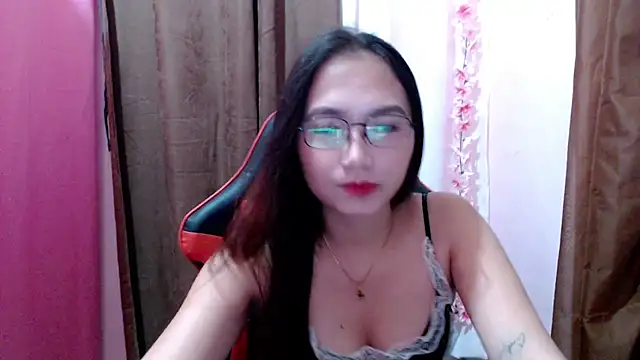 pinayscarlet online show from October 12, 11:42 am