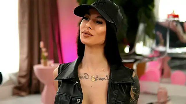 EvaAmanti online show from April 11, 9:02 am