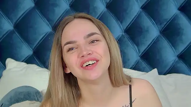 Snapshot of AnitaVenture chatting on November 5, 4:23 am AnitaVenture online show from November 5, 4:23 am