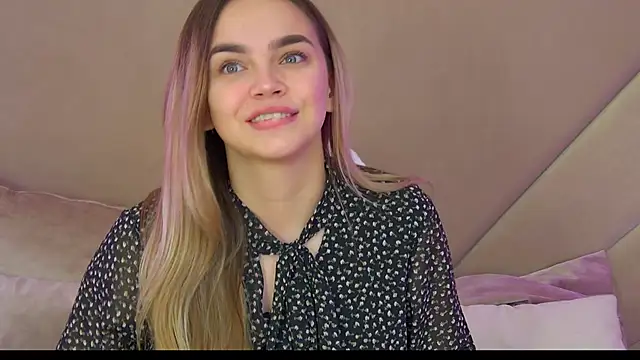 Snapshot of AnitaVenture chatting on November 12, 4:24 am AnitaVenture online show from November 12, 4:24 am