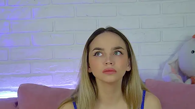 Snapshot of AnitaVenture chatting on November 26, 4:02 am AnitaVenture online show from November 26, 4:02 am