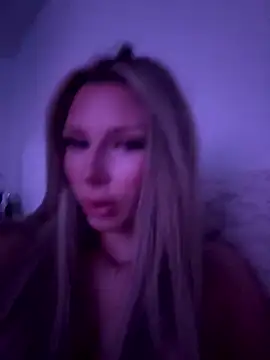 blondeeee online show from January 13, 4:45 pm