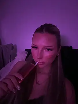 blondeeee online show from February 25, 5:55 pm