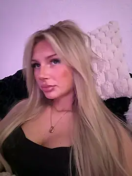 blondeeee online show from April 21, 4:01 pm