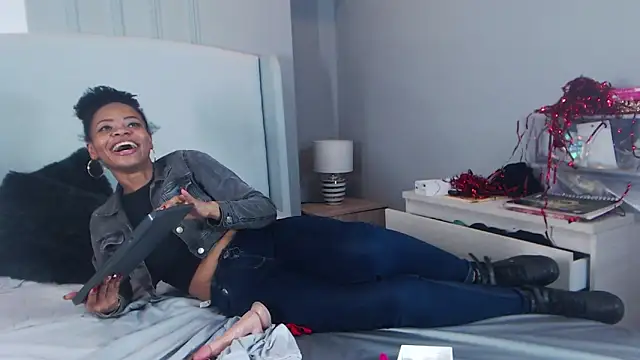 ChantalGarner online show from February 21, 1:17 am