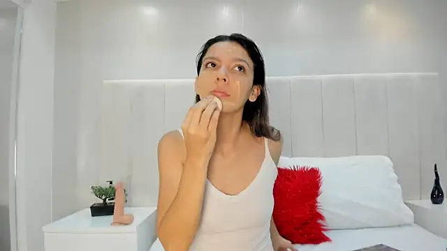 celestebellmont online show from December 2, 12:32 pm