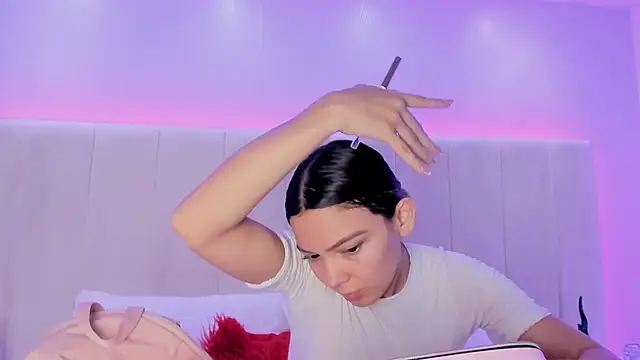 celestebellmont online show from December 4, 2:37 pm