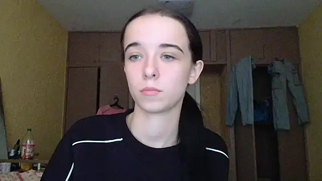 Emilia Light online show from October 18, 9:10 am