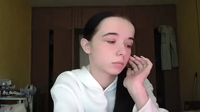 Emilia Light online show from October 20, 9:43 am