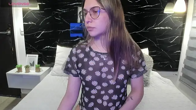 SWEET MEELODY online show from October 25, 1:46 am