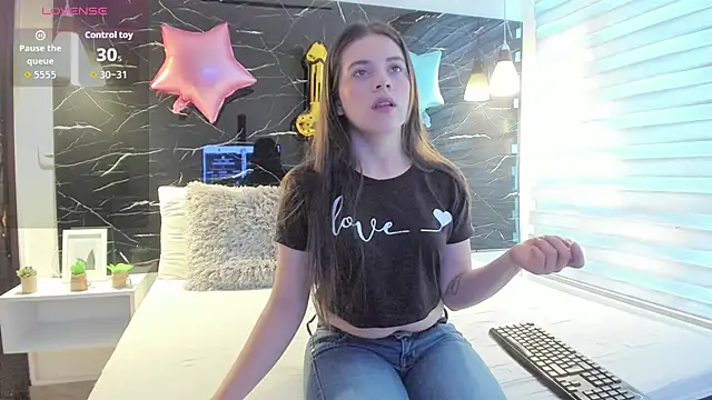 ZOE LE online show from December 2, 11:37 am