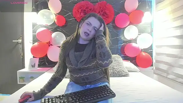 ZOE LE online show from February 21, 11:44 am