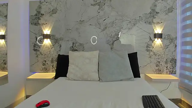 ZOE LE online show from April 9, 11:48 am