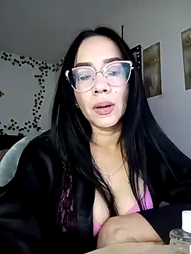 YaraDuartee online show from October 21, 8:53 pm