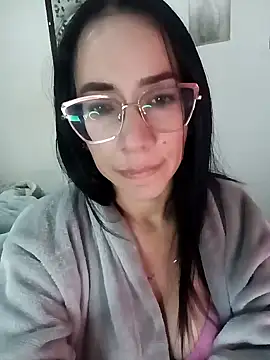 YaraDuartee online show from November 29, 9:40 pm