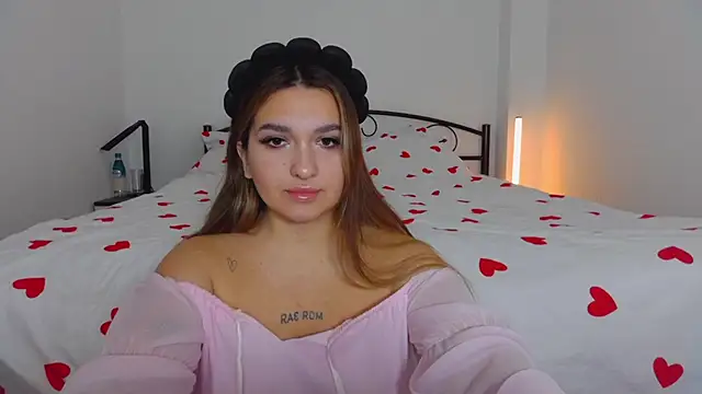 Snapshot of YourEmily_xx chatting on October 16, 7:31 am YourEmily xx online show from October 16, 7:31 am