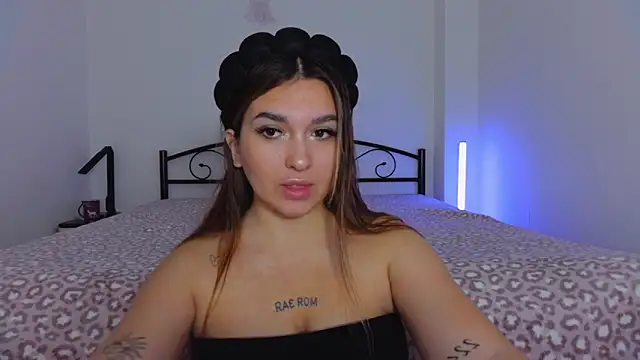 Snapshot of YourEmily_xx chatting on October 21, 7:20 am YourEmily xx online show from October 21, 7:20 am