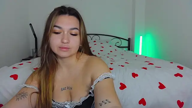 Snapshot of YourEmily_xx chatting on October 25, 8:55 am YourEmily xx online show from October 25, 8:55 am