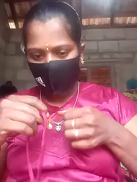 Snapshot of Tamil_Hot_Sandy chatting on November 6, 5:30 am Tamil Hot Sandy online show from November 6, 5:30 am
