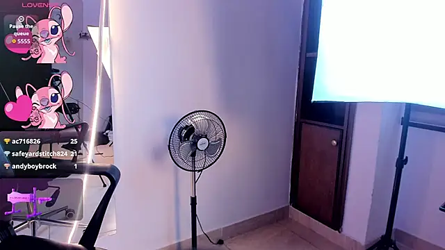 Caroline Millerr online show from November 5, 8:09 pm