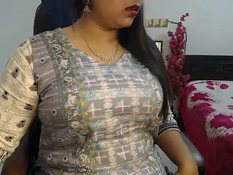 Snapshot of Queen_Homaira chatting on November 19, 4:45 am Queen Homaira online show from November 19, 4:45 am