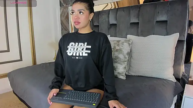 NaylaGrey online show from January 6, 11:36 am