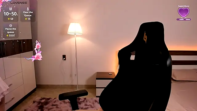 Snapshot of AmyVilvet_ chatting on October 20, 7:47 pm AmyVilvet online show from October 20, 7:47 pm