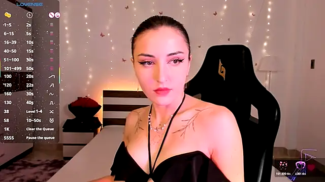 Snapshot of AmyVilvet_ chatting on November 9, 9:02 pm AmyVilvet online show from November 9, 9:02 pm