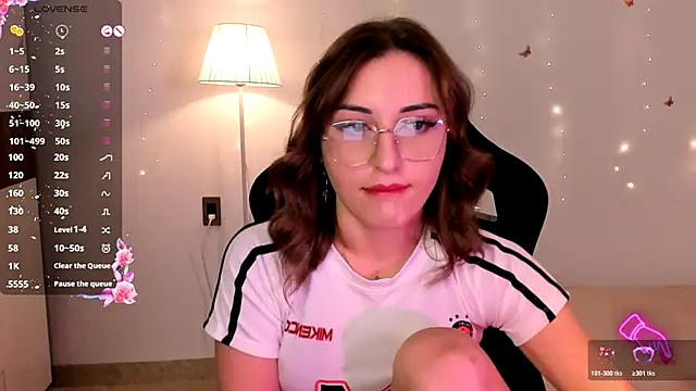 Snapshot of AmyVilvet_ chatting on November 17, 6:14 pm AmyVilvet online show from November 17, 6:14 pm