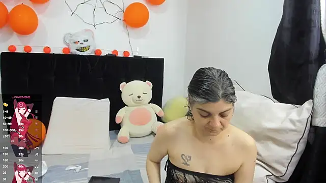 Snapshot of Yin_yang_hot chatting on October 25, 11:43 pm Yin yang hot online show from October 25, 11:43 pm