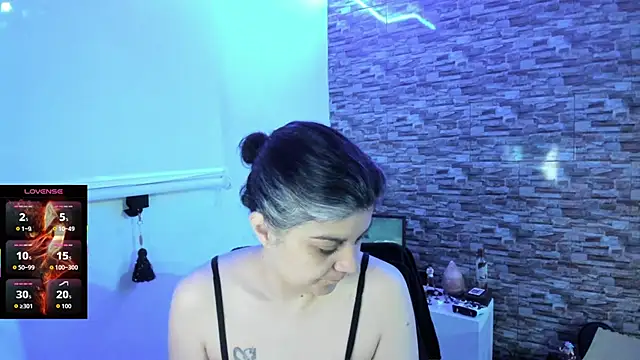 Snapshot of Yin_yang_hot chatting on November 22, 3:49 am Yin yang hot online show from November 22, 3:49 am