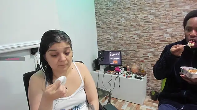 Snapshot of Yin_yang_hot chatting on November 23, 3:39 am Yin yang hot online show from November 23, 3:39 am