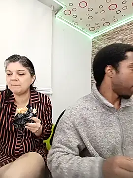 Snapshot of Yin_yang_hot chatting on December 4, 3:38 am Yin yang hot online show from December 4, 3:38 am