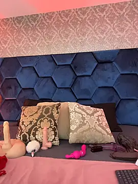Angelina Roa online show from June 6, 2:22 pm