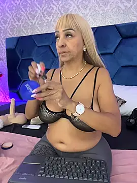 Snapshot of Angelina_Roa chatting on August 4, 2:30 pm Angelina Roa online show from August 4, 2:30 pm