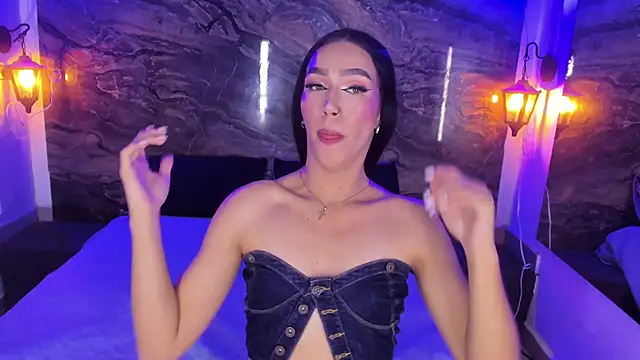 Snapshot of Chanel-munoz chatting on October 2, 3:46 am Chanel-munoz online show from October 2, 3:46 am