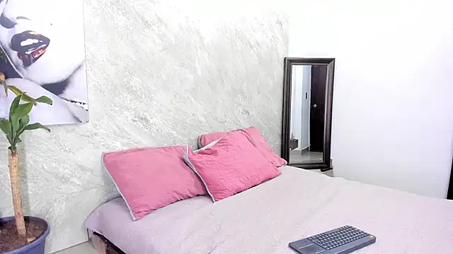 Snapshot of Chanel-munoz chatting on November 30, 4:05 am Chanel-munoz online show from November 30, 4:05 am