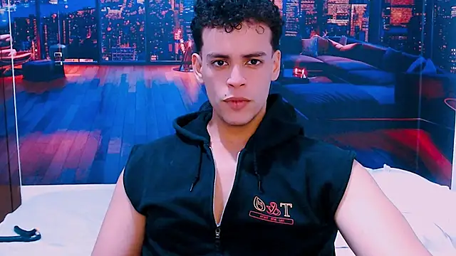 Snapshot of DominicBlazze chatting on October 15, 7:03 pm DominicBlazze online show from October 15, 7:03 pm