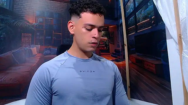 Snapshot of DominicBlazze chatting on October 19, 7:14 pm DominicBlazze online show from October 19, 7:14 pm