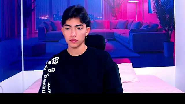 Snapshot of RomeoMillerr chatting on October 15, 7:25 pm RomeoMillerr online show from October 15, 7:25 pm