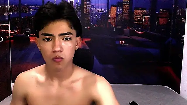 Snapshot of RomeoMillerr chatting on October 21, 7:58 pm RomeoMillerr online show from October 21, 7:58 pm