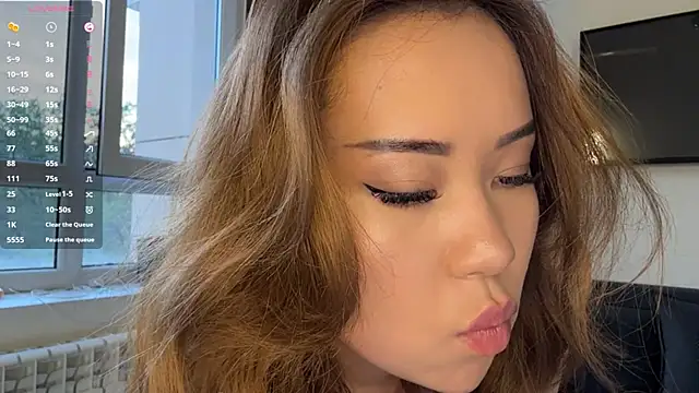 Ur neighbor Kira online show from April 22, 1:23 pm