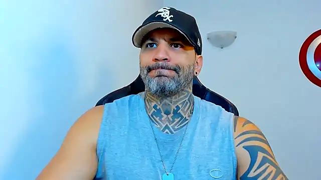 JoshRigby online show from June 19, 7:06 pm