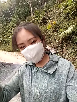 bree-zz online show from December 18, 4:18 am