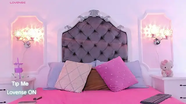 Snapshot of kendallspears_1 chatting on June 3, 2:14 am kendallspears 1 online show from June 3, 2:14 am