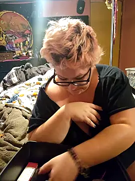 Snapshot of violentviolet68 chatting on October 12, 6:51 pm violentviolet68 online show from October 12, 6:51 pm