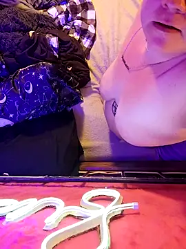 violentviolet68 online show from April 18, 4:22 pm